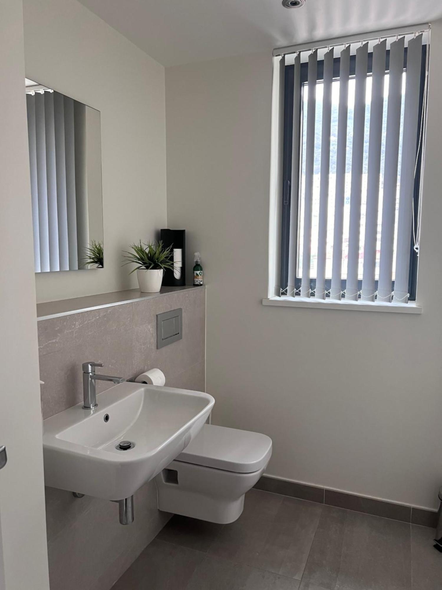 Deluxe 1-Bed Apartment In The City Centre Gibraltar Exterior photo